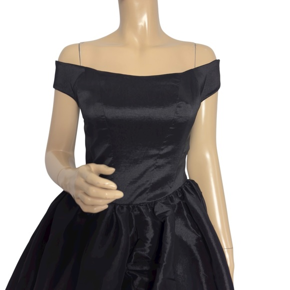 Meshki Amelia Bubble Maxi Dress in Black Small - Picture 11 of 11